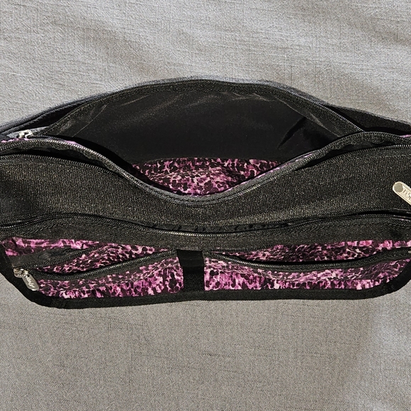 Lesportsac Delux Everyday Bag in "Violet Cheetah" purple expandable - Picture 10 of 11